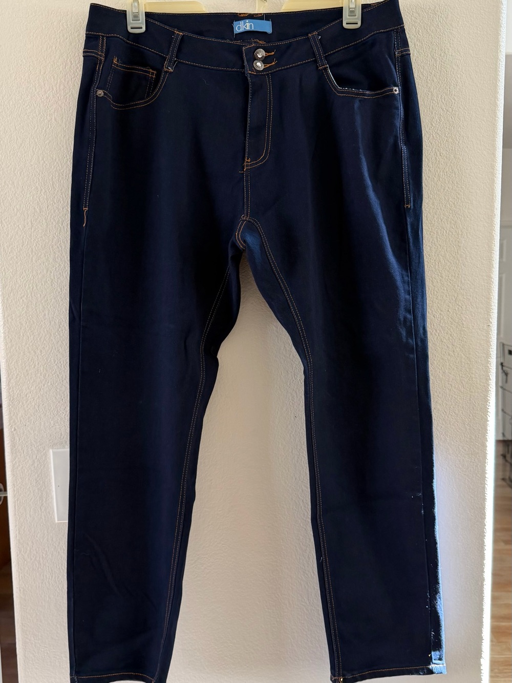 Woman’s dkin Dark Wash Stretch Straight Leg Jeans size 18W